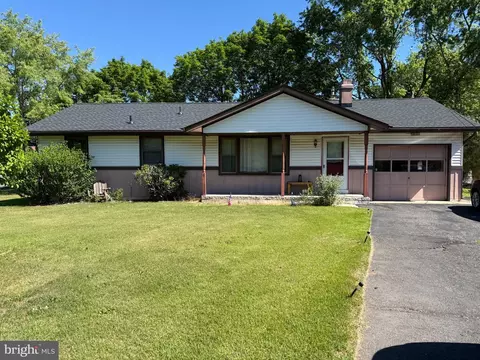 684 Elmer Rd, Vineland, NJ 08360