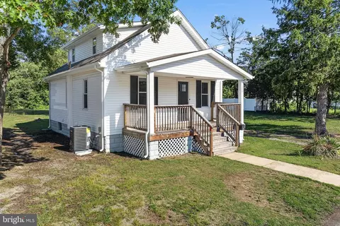 303 N 9th St, Millville, NJ 08332