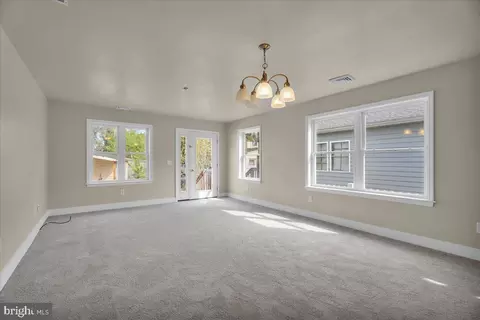 Living - 25 Eagle St, Bridgeton, NJ 08302 photo 2 of 4