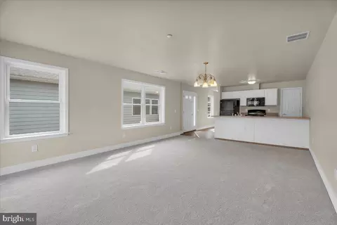 Living - 25 Eagle St, Bridgeton, NJ 08302 photo 4 of 4