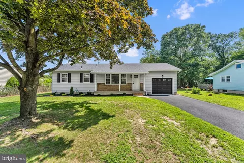 637 Pleasant Dr, Vineland, NJ 08360