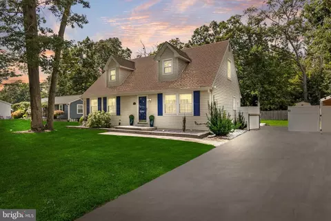 2690 Perna Ln, Vineland, NJ 08361