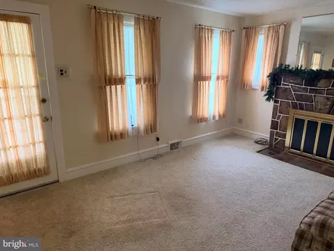Living - 7 Preston Ave, Bridgeton, NJ 08302 photo 1 of 2