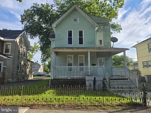 715 E Montrose St, Vineland, NJ 08360