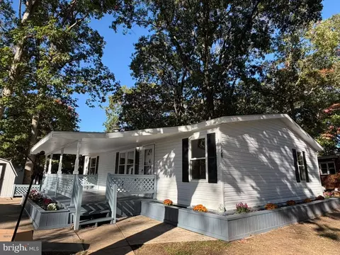 800 College Dr #16, Vineland, NJ 08360