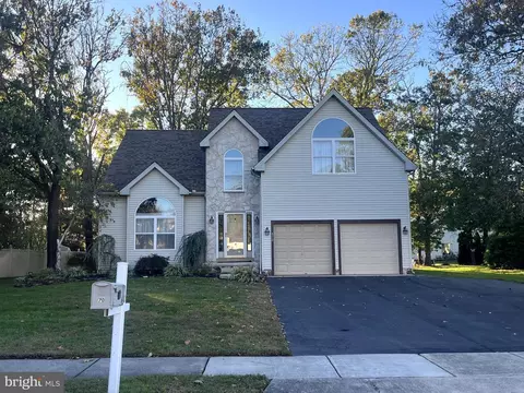 870 Longwood Dr, Vineland, NJ 08361
