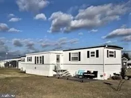 4 Oak Dr, Sicklerville, NJ 08081