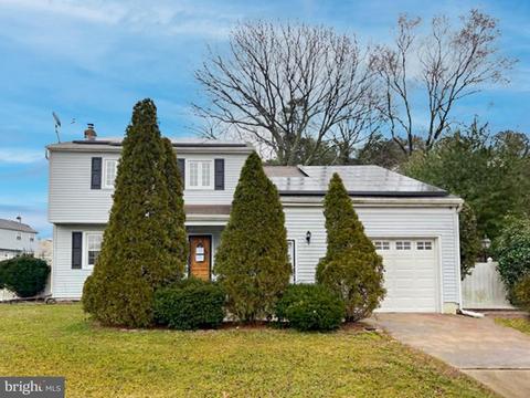 4 Fox Chase Dr, Blackwood, NJ 08012