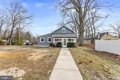 3 Hazel Ln, Pine Hill, NJ 08021