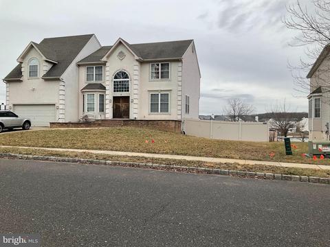 5 Waterview Dr, Sicklerville, NJ 08081