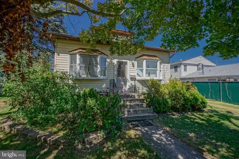 15 W Pine St W, Audubon, NJ 08106