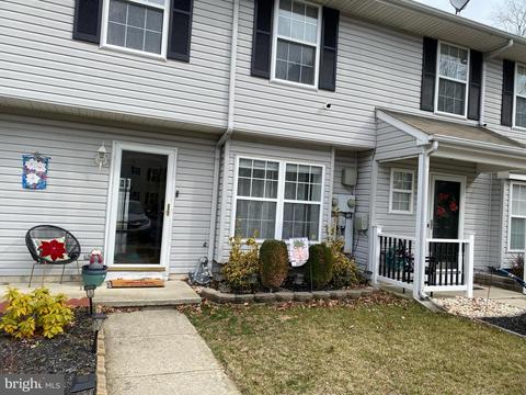 7 Grant Ln, Berlin, NJ 08009