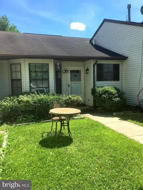 12 Heywood Ln, Sicklerville, NJ 08081