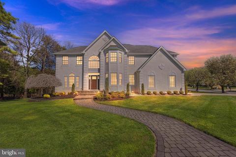 28 Regency Dr, Voorhees, NJ 08043