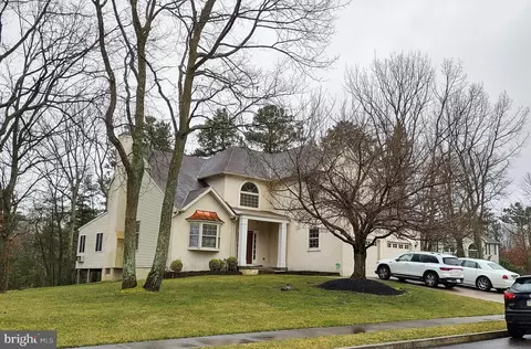 5 Moonshadow Ct, Voorhees, NJ 08043