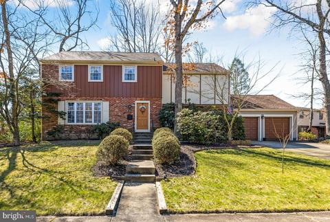 5 Laurel Hill Ct, Berlin, NJ 08009