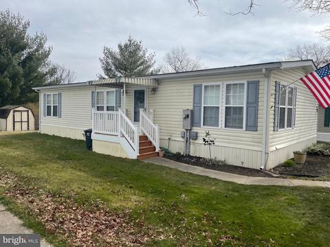 72 Hazletop Dr, Sicklerville, NJ 08081
