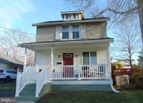 122 W Adams Ave, Magnolia, NJ 08049