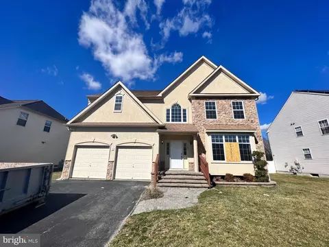 105 Summerbrooke Ct, Sicklerville, NJ 08081
