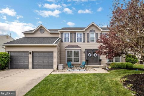 21 Larkspur Cir, Sicklerville, NJ 08081
