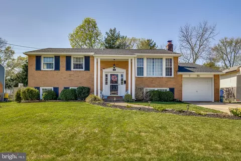 22 Lamp Post Ln, Cherry Hill, NJ 08003