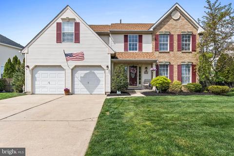 13 Larkspur Cir, Sicklerville, NJ 08081