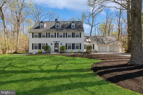13 Forage Ln, Cherry Hill, NJ 08003