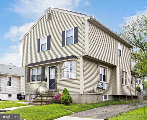 36 W Buckingham Ave, Mount Ephraim, NJ 08059