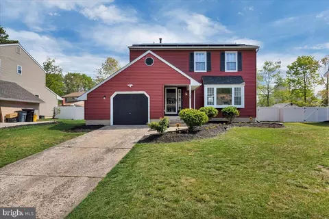 26 Woodshire Dr, Sicklerville, NJ 08081