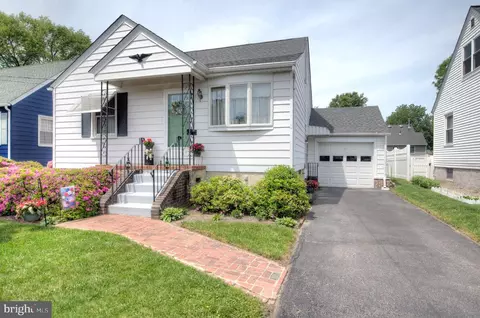 135 6th Ave, Mount Ephraim, NJ 08059