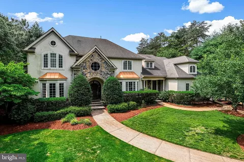 9 Woodglen Ln, Voorhees, NJ 08043
