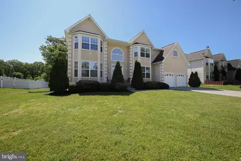 153 Blue Meadow Ln, Sicklerville, NJ 08081