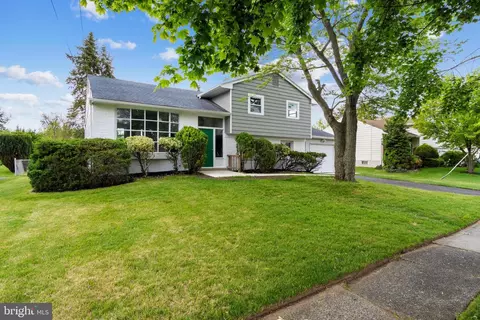 137 Hollyoke Rd, Somerdale, NJ 08083