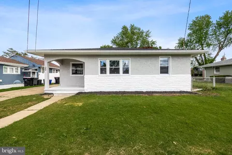 22 13th Ave, Glendora, NJ 08029