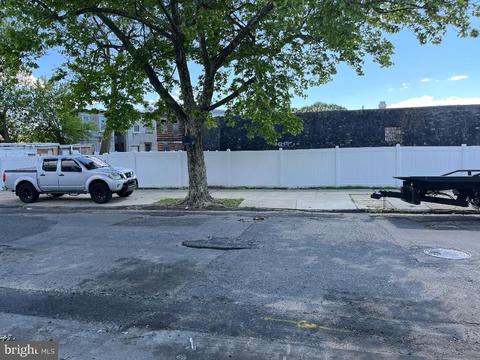 1049 Louis St, Camden, NJ 08103