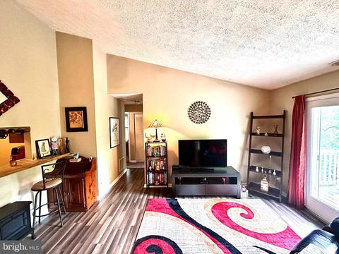80 Kenwood Dr, Sicklerville, NJ 08081