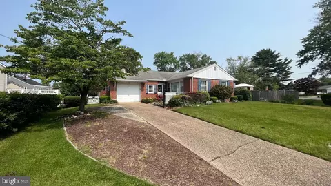 66 Winding Way Rd, Stratford, NJ 08084
