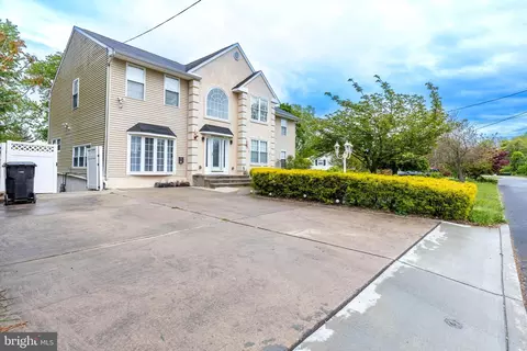 15 Delaware Ave, Berlin, NJ 08009