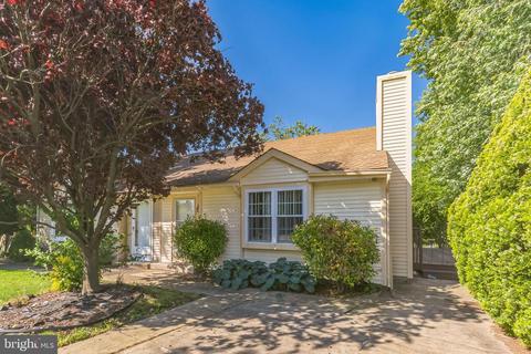 25 Franklin Pl, Voorhees, NJ 08043