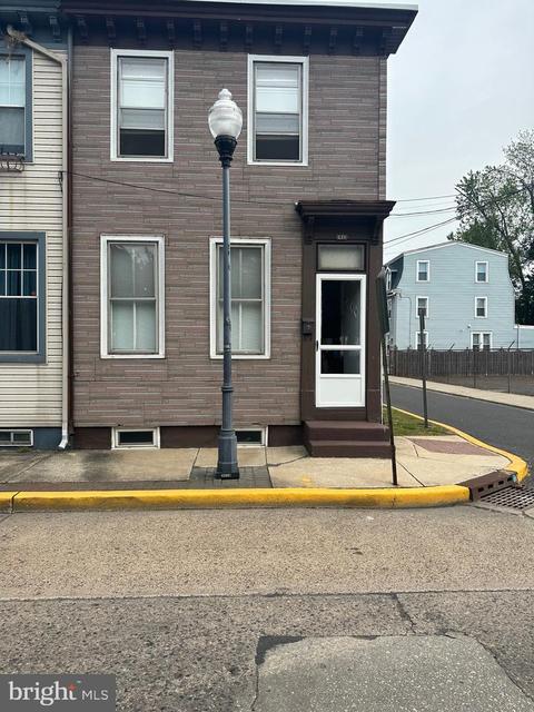 228 S King St, Gloucester City, NJ 08030