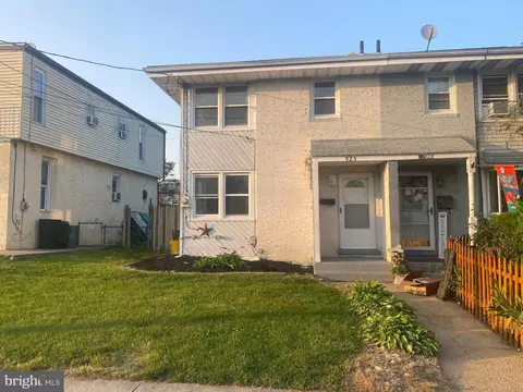 925 Alcyon Dr, Bellmawr, NJ 08031