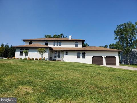 2 Cresthill Ct, Voorhees, NJ 08043