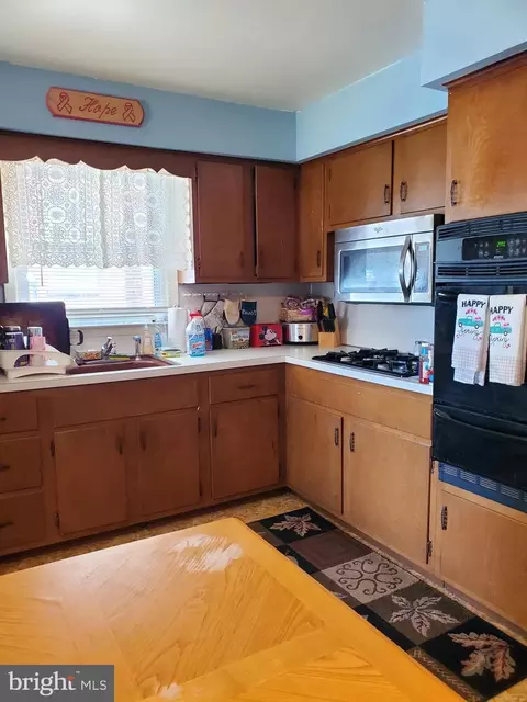 703 W Evesham Ave W, Magnolia, NJ 08049 photo 2