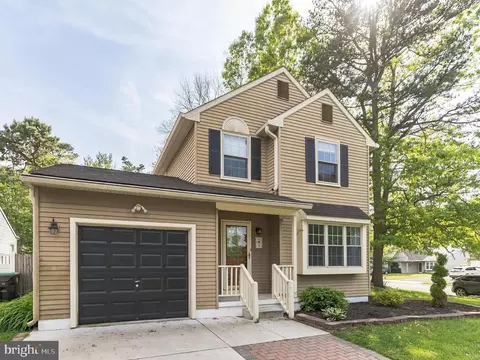 2 Hunter Ct, Atco, NJ 08004