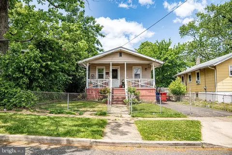 20 E Crestwood Ave, Somerdale, NJ 08083