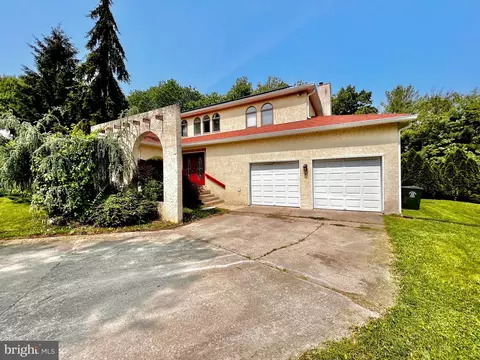 4 Golf View Dr, Voorhees, NJ 08043