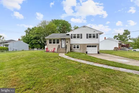 9 Trinity Pl, Barrington, NJ 08007
