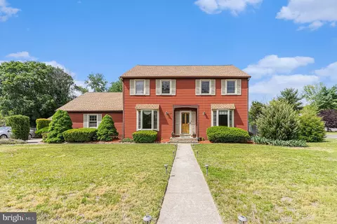 12 Monterrey Ct, Berlin, NJ 08009