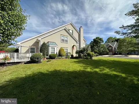 186 La Costa Dr, Blackwood, NJ 08012