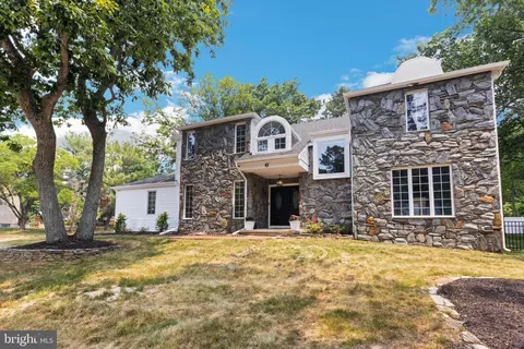 6 Bunning Dr, Voorhees, NJ 08043